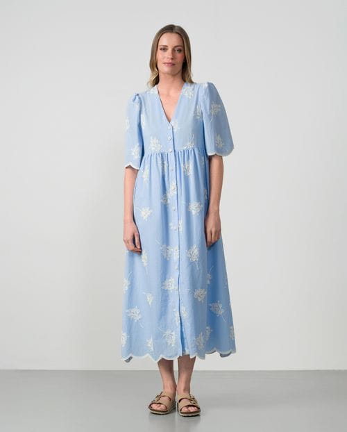Vestido midi bordado de manga corta