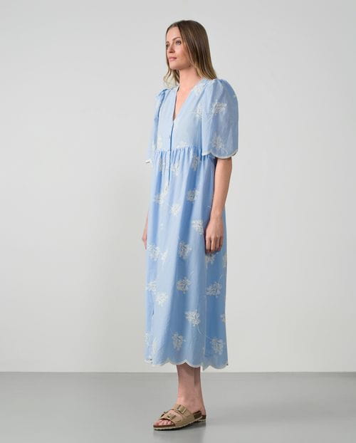 Vestido midi bordado de manga corta