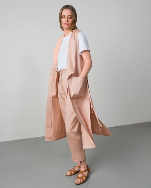 Chaleco largo de cuello esmóquin y aberturas laterales en lino-viscosa