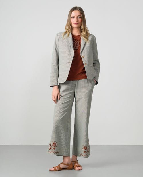 Chaqueta corta semi-entallada en seersucker de cuadro vichy