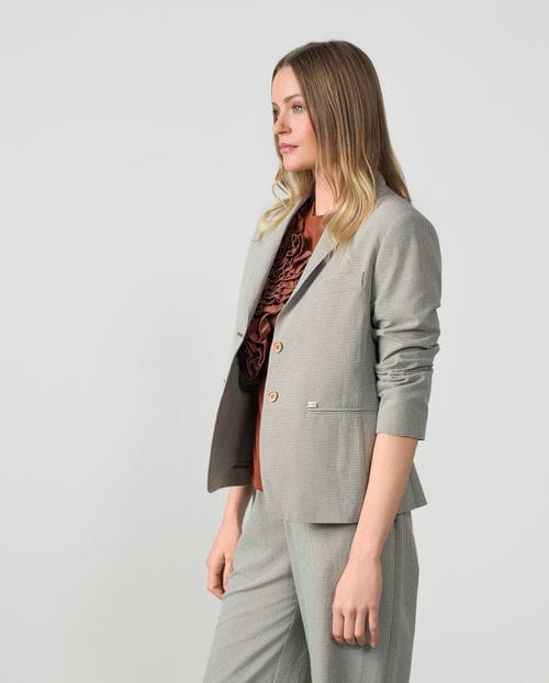 Chaqueta corta semi-entallada en seersucker de cuadro vichy