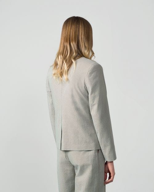 Chaqueta corta semi-entallada en seersucker de cuadro vichy