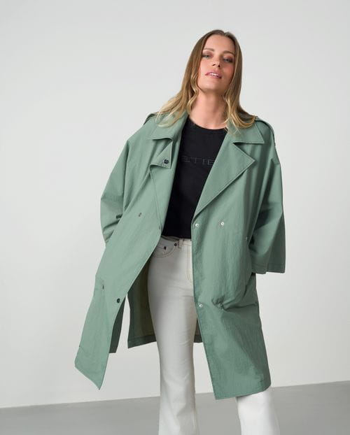 Relaxed trench with Japanese sleeves and removable hood in technical water-repellent fabric
