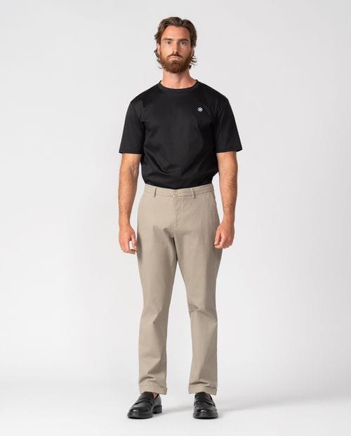 Pantalón con cordón y goma en la cintura hecho en un algodón elástico microestampado