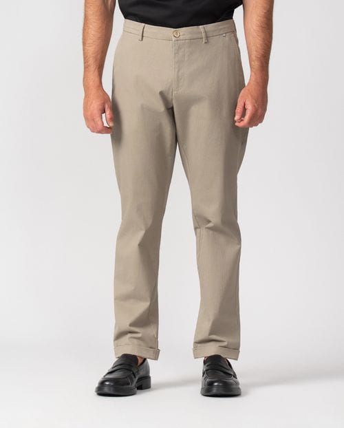 Pantalón con cordón y goma en la cintura hecho en un algodón elástico microestampado