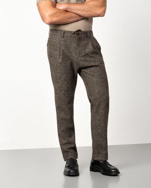 Pantalón de una pinza con cordón y goma en la cintura en cuadro gales de franela de punto
