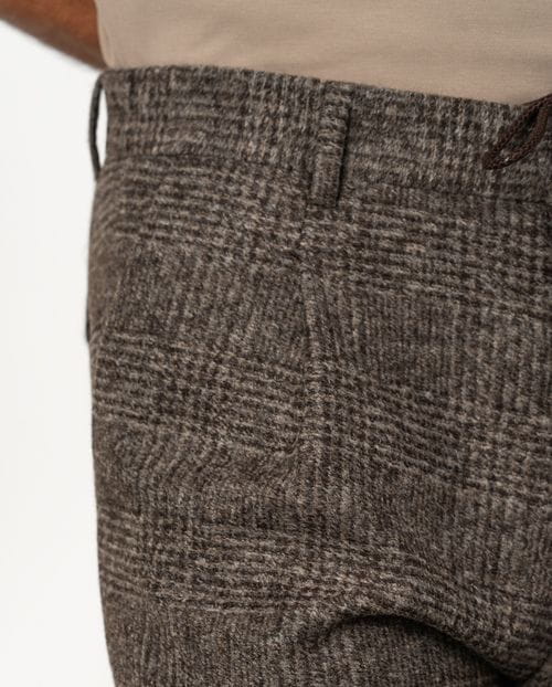 Pantalón de una pinza con cordón y goma en la cintura en cuadro gales de franela de punto