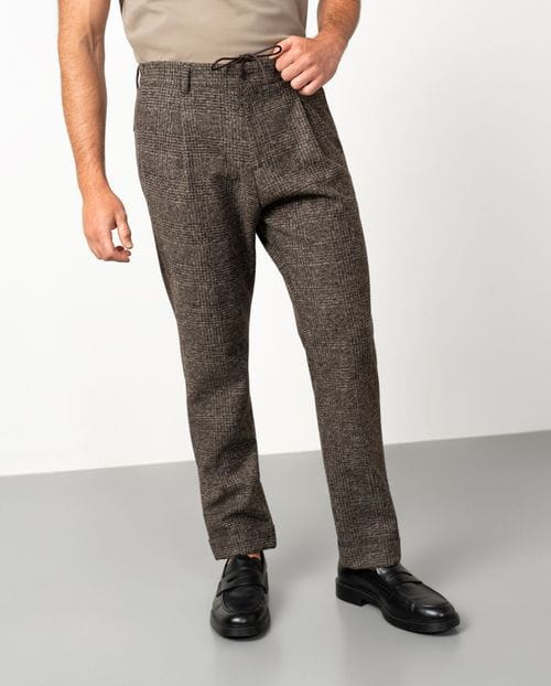 Pantalón de una pinza con cordón y goma en la cintura en cuadro gales de franela de punto