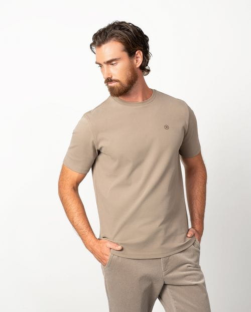 Plain short sleeved T-shirt of circulat-knit with 'powdery finish'