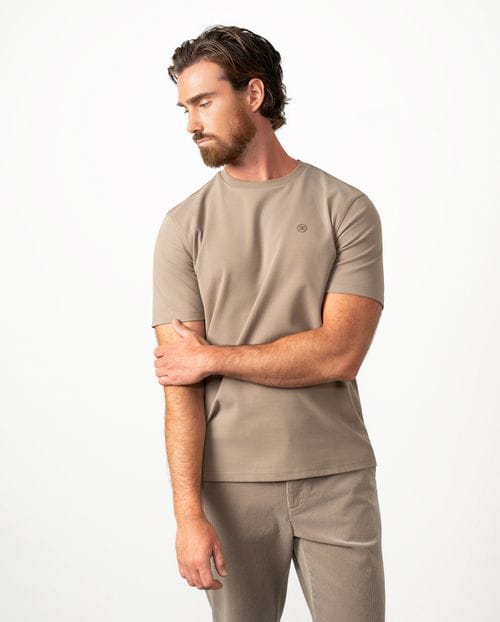 Plain short sleeved T-shirt of circulat-knit with 'powdery finish'