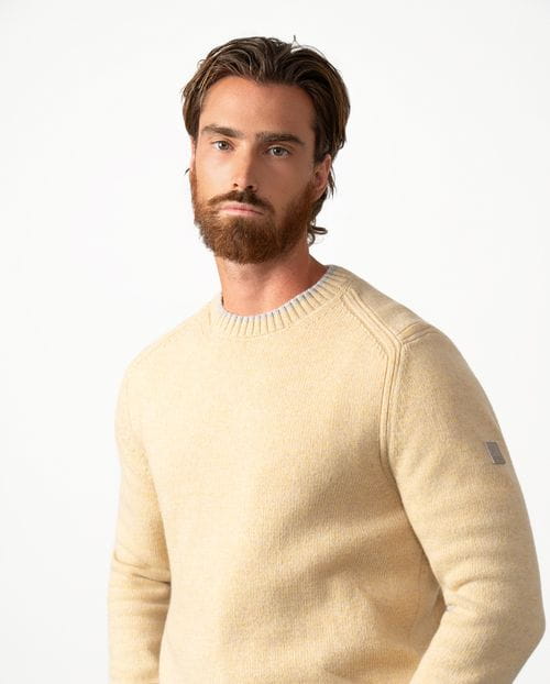 Crew-neck pullover in a plain knit made from a wool blend with details in shoulders and armholes