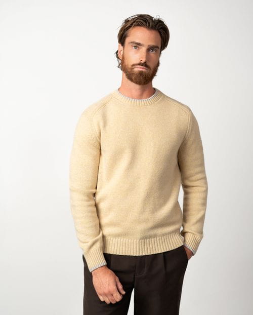 Crew-neck pullover in a plain knit made from a wool blend with details in shoulders and armholes