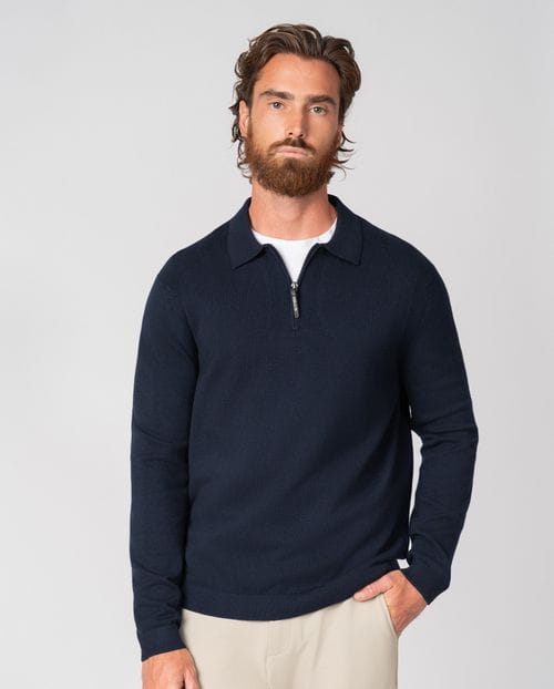 Fine-knit longsleeved polo shirt with a zip