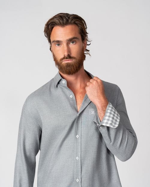 Relaxed fit sport shirt in wool blend and hidden button collar
