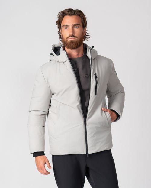 Cazadora ultraligera de capucha desmontable en tejido técnico elástico water repellent
