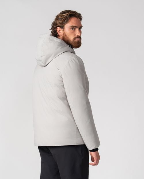 Cazadora ultraligera de capucha desmontable en tejido técnico elástico water repellent