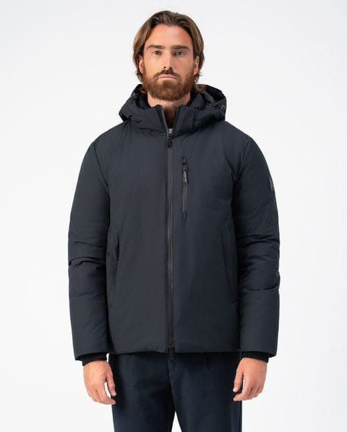 Cazadora ultraligera de capucha desmontable en tejido técnico elástico water repellent
