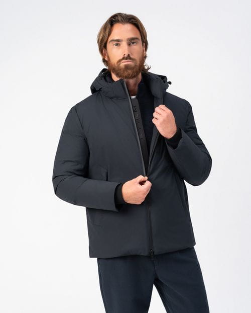 Cazadora ultraligera de capucha desmontable en tejido técnico elástico water repellent