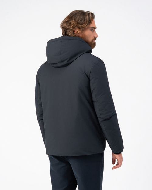 Cazadora ultraligera de capucha desmontable en tejido técnico elástico water repellent