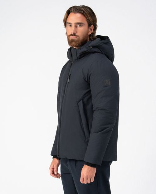 Cazadora ultraligera de capucha desmontable en tejido técnico elástico water repellent