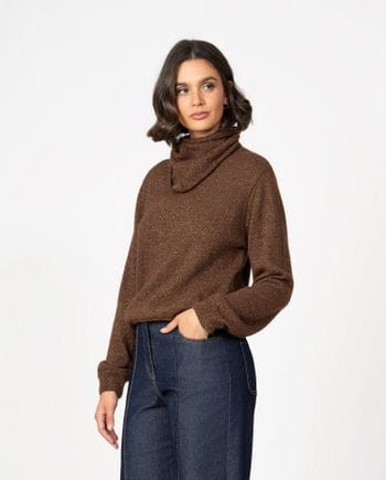 Jersey con bandana extraible en hilatura de alpaca 'superfine', lana y fibras metalizadas.