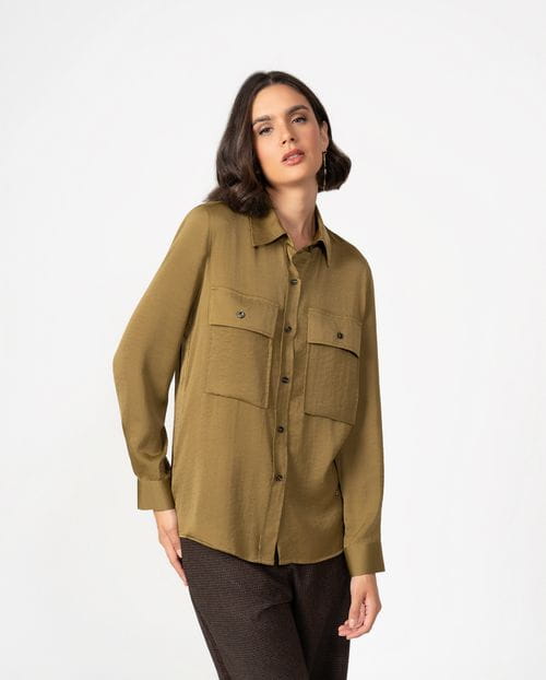 Shirt with oversize pockets in textured satin fabric