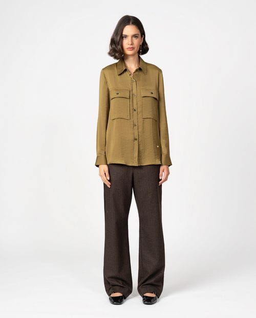 Shirt with oversize pockets in textured satin fabric