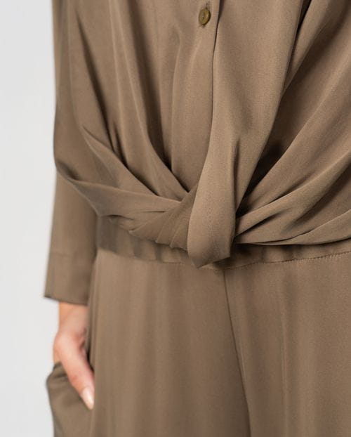 Wrapped shirt in a fluid fabric wthi peach feel