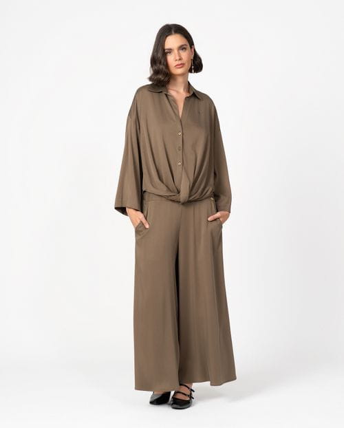 Wrapped shirt in a fluid fabric wthi peach feel