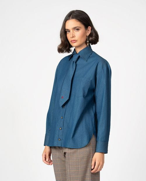 Camisa tejana con corbata extraíble y bolsillo en pecho