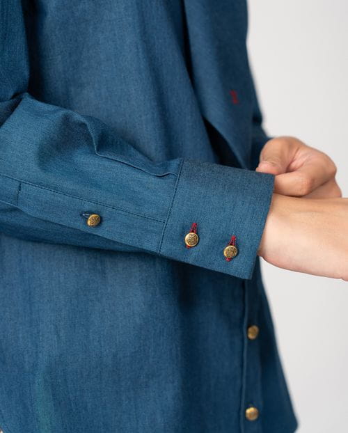 Camisa tejana con corbata extraíble y bolsillo en pecho
