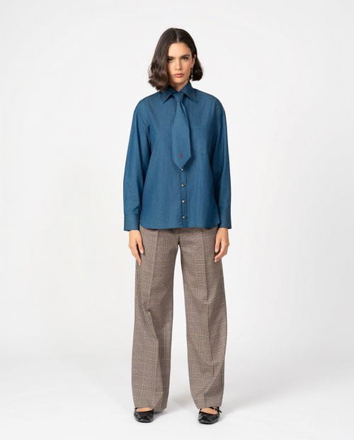 Camisa tejana con corbata extraíble y bolsillo en pecho