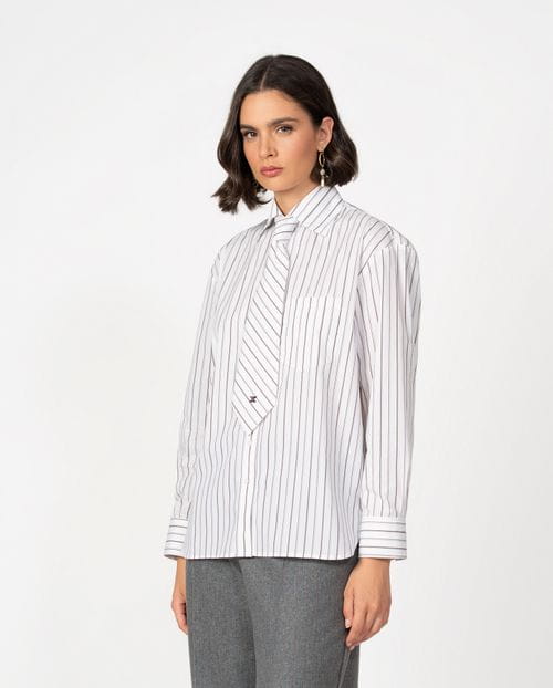 Masculine-style shirt with detachable tie in striped poplin fabric