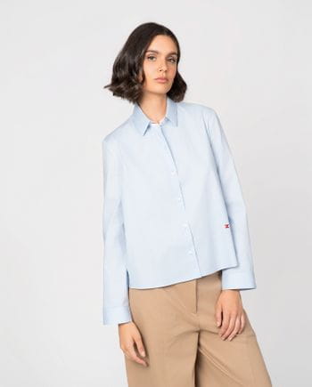 Camisa básica evasé con ojales a contraste en popelín de algodón elástico