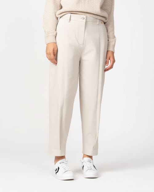 <p>Sporty barrel-leg trousers in elastic cotton 'peach feel' fabric</p>