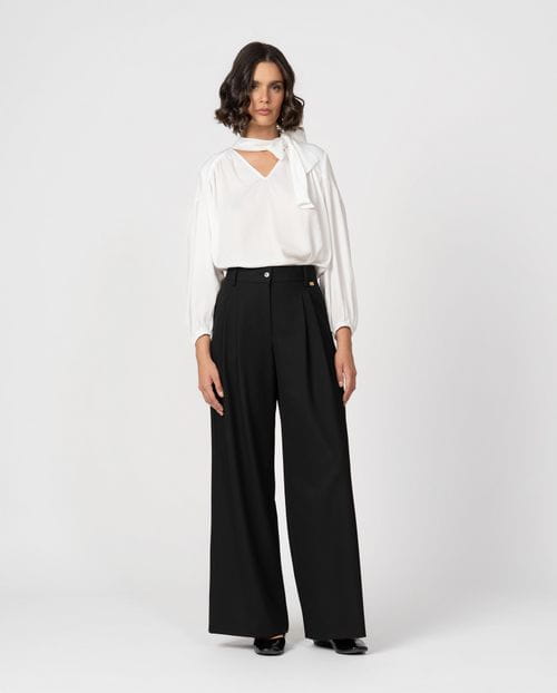 Masculine-style pleated trousers crafted in washable flannel