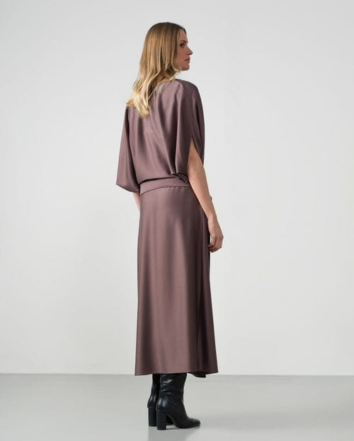 Vestido midi fluido con efecto pareo y escote drapeado