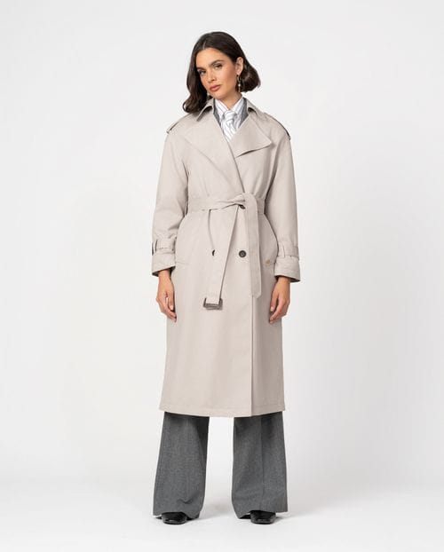 <p>Gabardina cruzada en tejido repelente al agua con tacto 'piel de melocotón'</p>