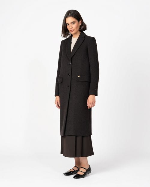 Structured coat with classic aesthetic in wool mouflon fabric