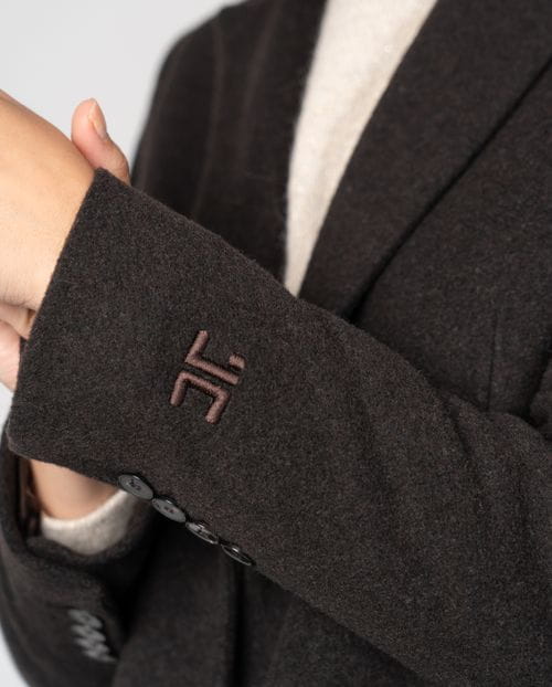 Structured coat with classic aesthetic in wool mouflon fabric