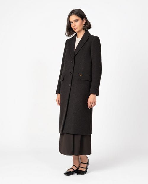 Structured coat with classic aesthetic in wool mouflon fabric