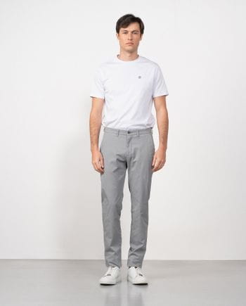 Pantalón sport chino slim fit en sarga microestampada de algodón elástico