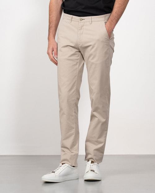 <p>Pantalón sport chino slim fit en sarga microestampada de algodón elástico</p>