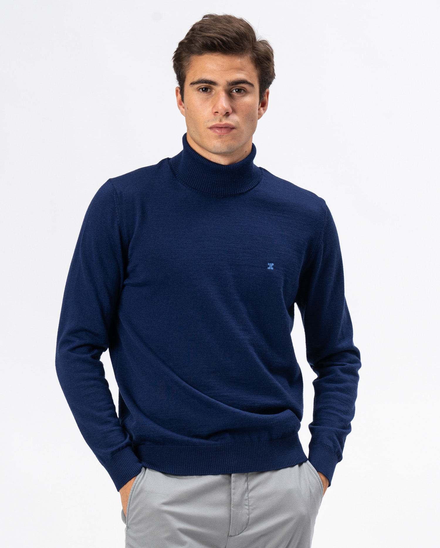 Plain turtleneck sweater of wool blend 
