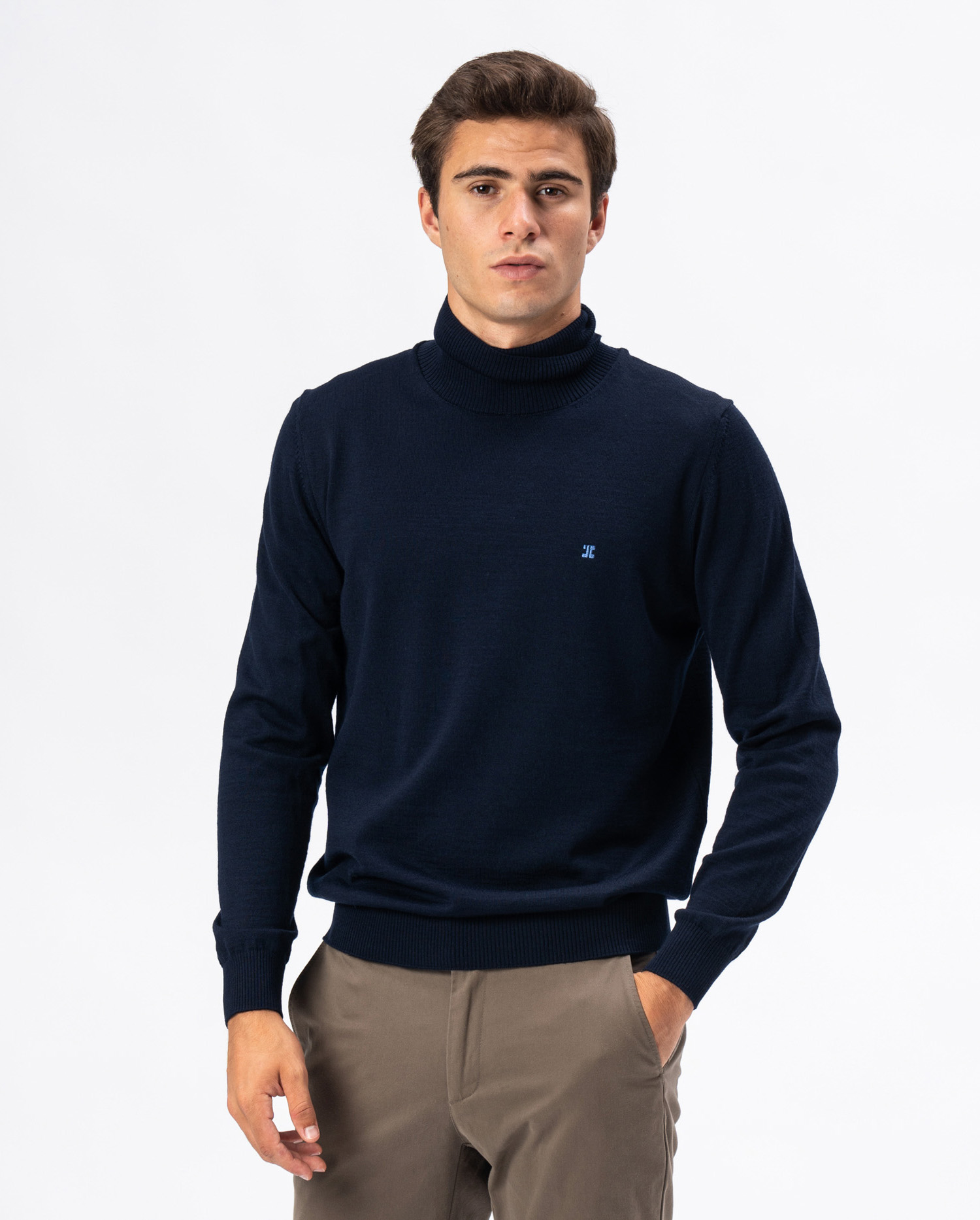 Plain turtleneck sweater of wool blend 
