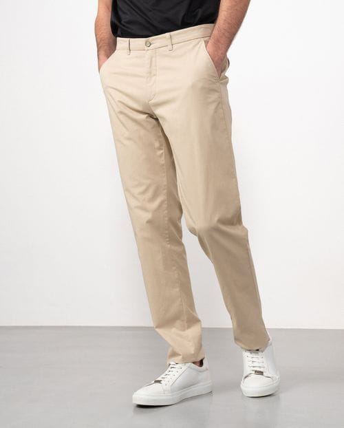 Pantalón sport chino slim fit en sarga lisa de algodón elástico