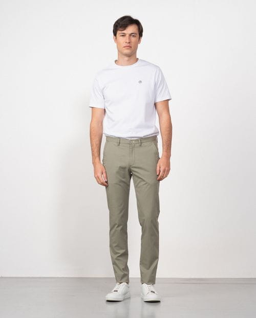 Pantalón sport chino slim fit en sarga lisa de algodón elástico