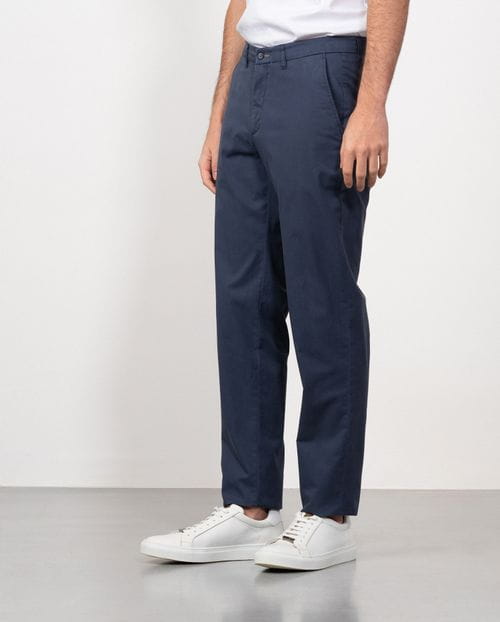 Pantalón sport chino slim fit en sarga lisa de algodón elástico