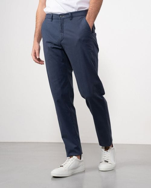 Pantalón sport chino slim fit en sarga lisa de algodón elástico