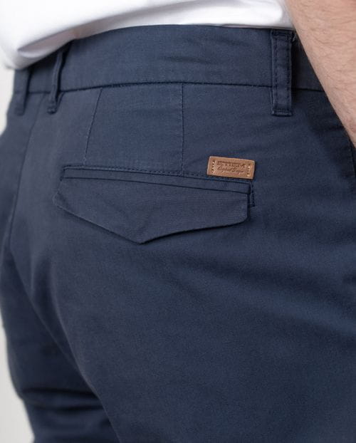 Pantalón sport chino slim fit en sarga lisa de algodón elástico